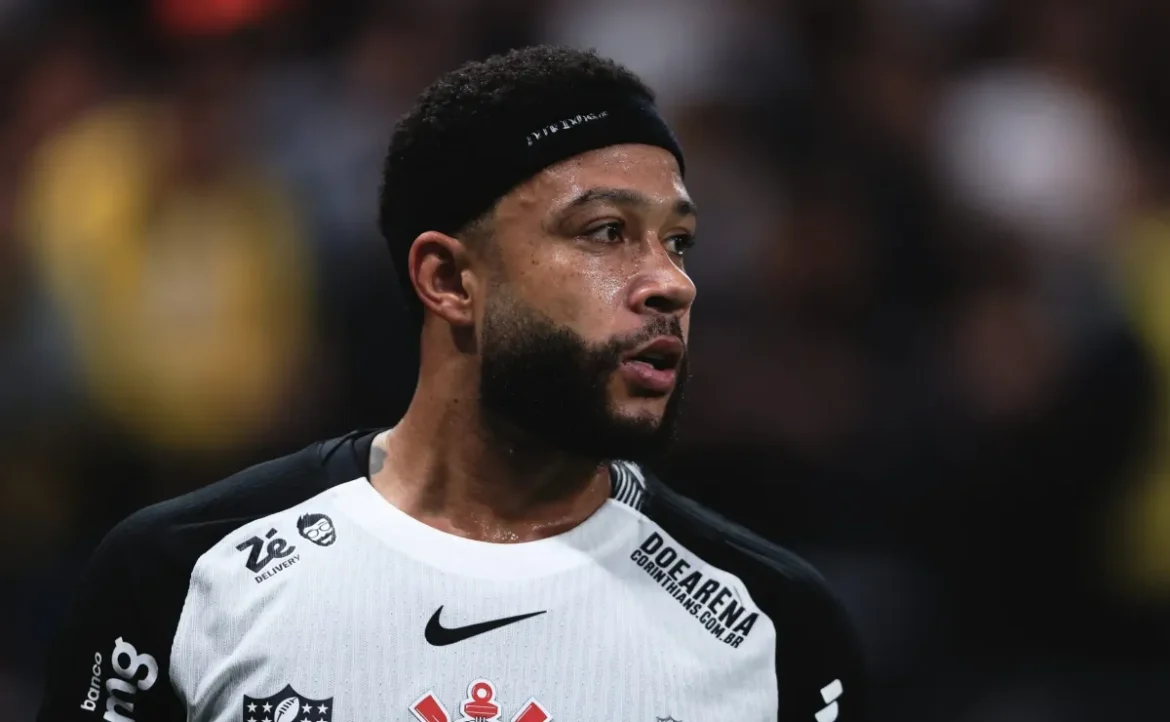 Memphis Depay rompe sequência sem gols pelo Corinthians ao balançar as redes contra o Grêmio