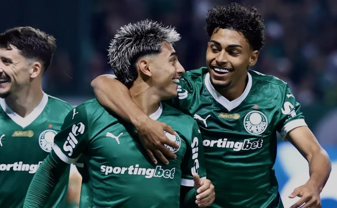 Palmeiras conta com 4 jogadores pendurados para o clássico contra o Santos; confira a lista completa.