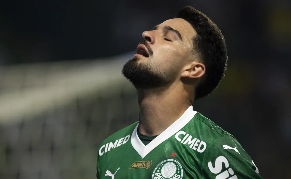 Palmeiras mobiliza equipe para garantir Flaco López no confronto contra o Santos