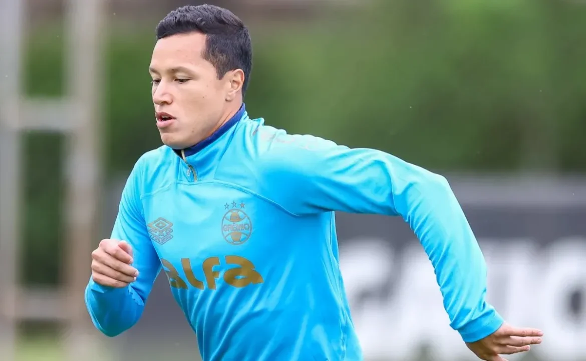 Pedrinho é abordado por patrocinador do Grêmio, enquanto Cruzeiro autoriza saída de Marlon