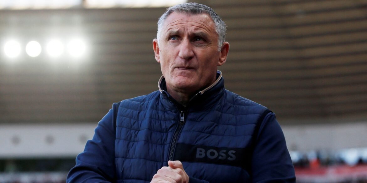 Southampton demonstra interesse em Tony Mowbray após reviravolta na negociação com Russell Martin