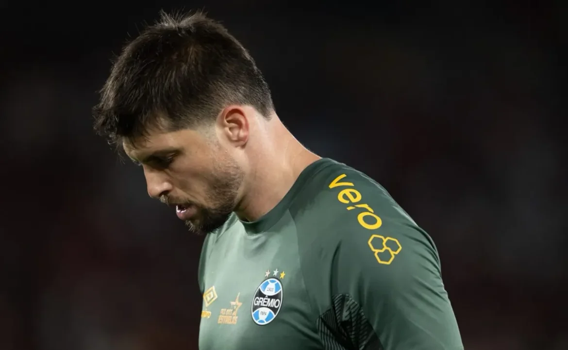 Tiago Volpi tem erro crucial em gol levado no confronto entre Corinthians e Grêmio