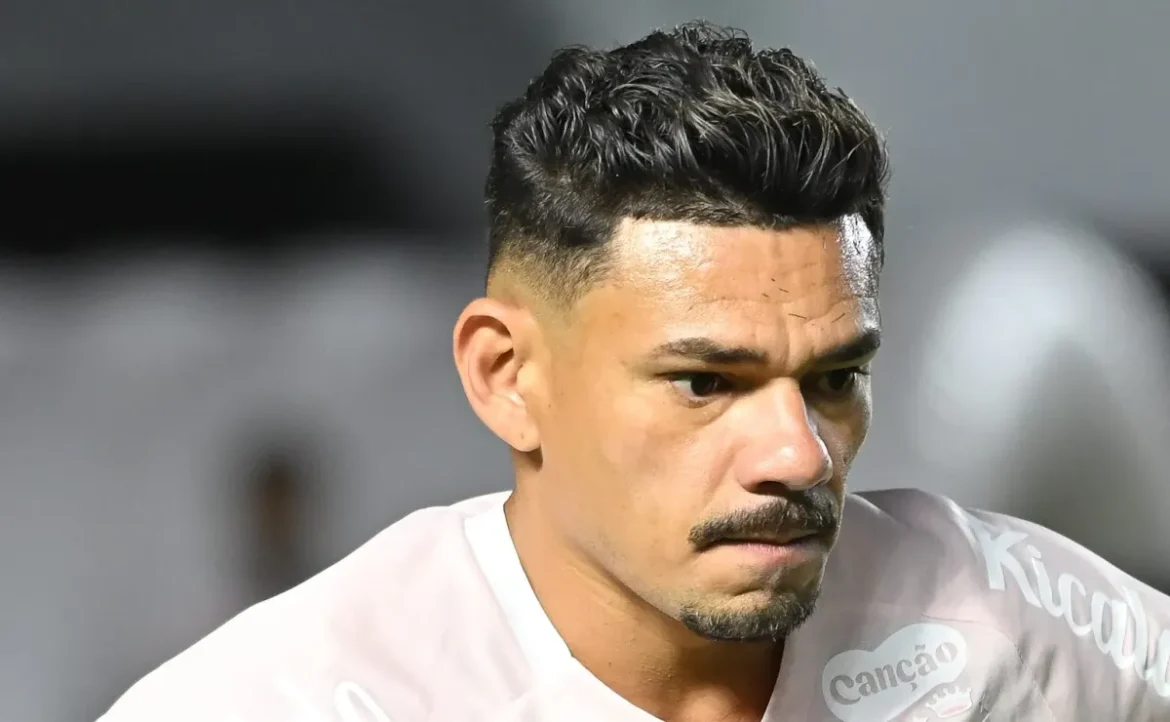Tiquinho perde posição no Santos; Vojvoda pode improvisar Rollheiser ou Thaciano
