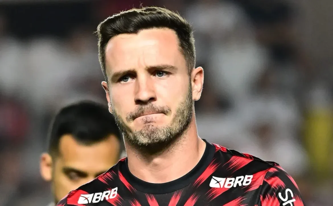 Torcida de São Paulo critica Saúl após jogo contra o Flamengo