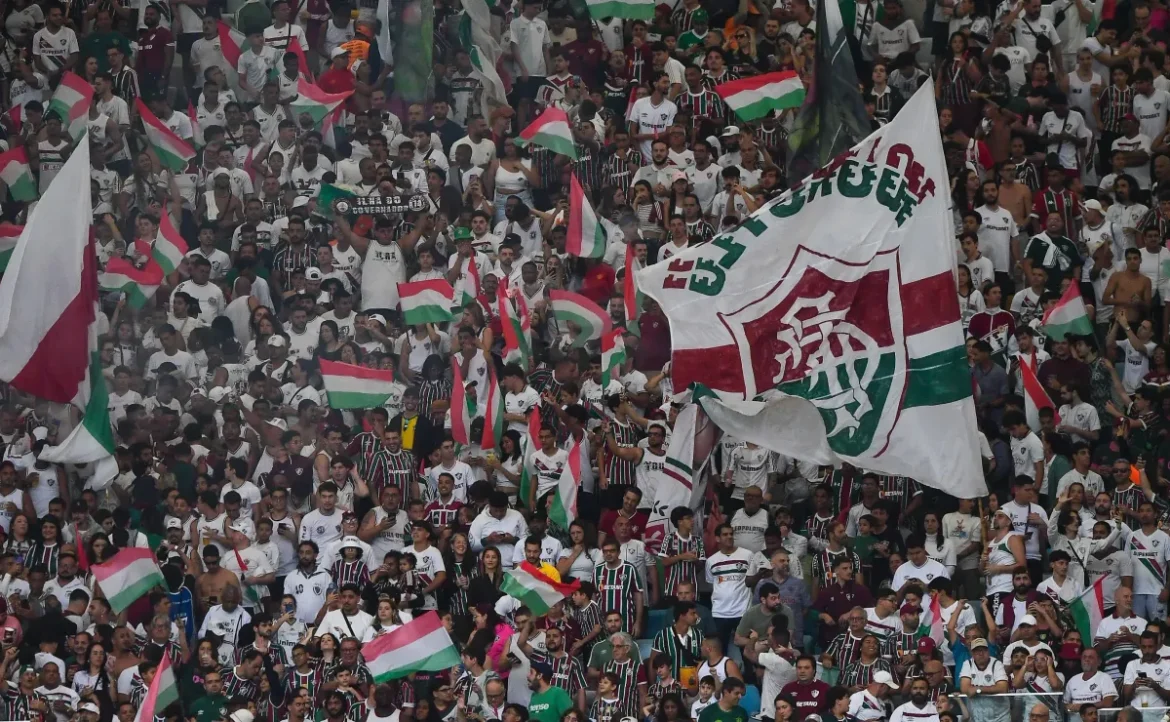 Torcida do Fluminense lota setor sul no clássico contra o Flamengo