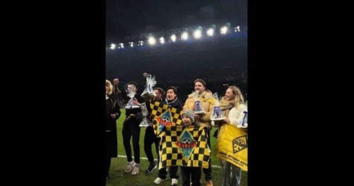 Torcida é surpreendida com brindes após percorrer mais de 5 mil km para apoiar o time em campo