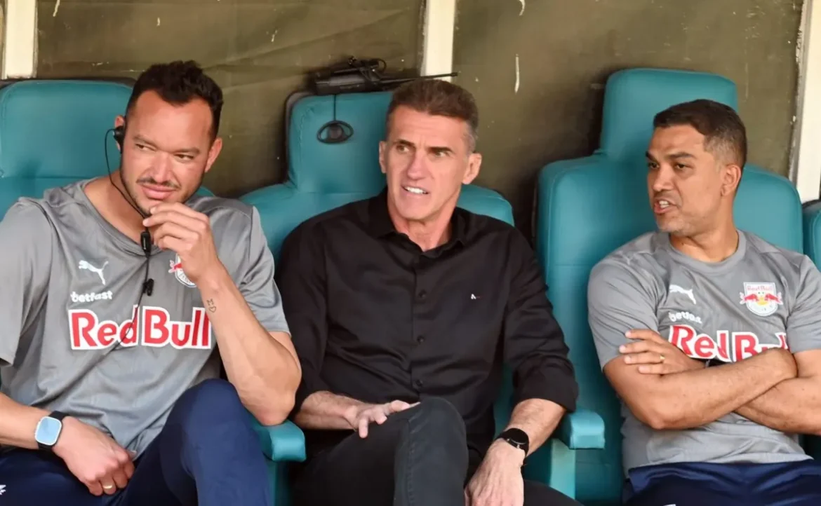 Vagner Mancini altera estratégia no confronto entre Red Bull Bragantino e Corinthians