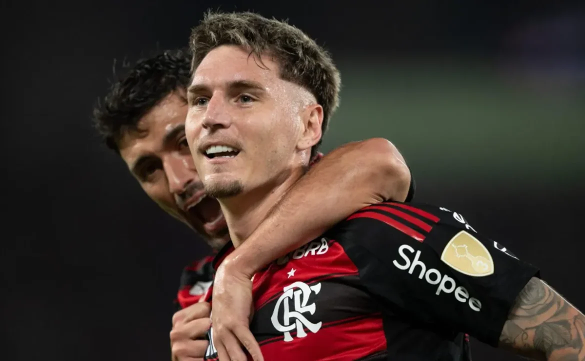 Varela se destaca e deve assumir a titularidade contra o São Paulo