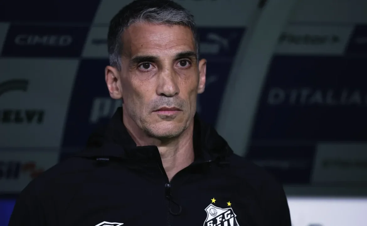 Vojvoda Adota Esquema Defensivo com Linha de 5 e Arão para Enfrentar o Flamengo