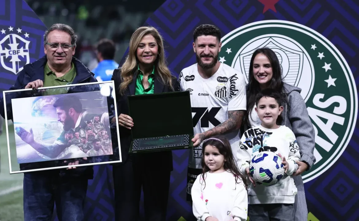 Zé Rafael recebe homenagem do Palmeiras antes do confronto no Allianz Parque