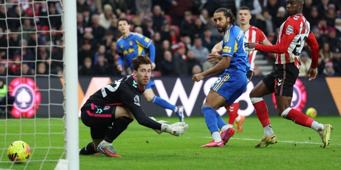 "Assinatura da Temporada" - Comentário de repórter da TalkSport elogia Anton Stach do Leeds contra o Sunderland