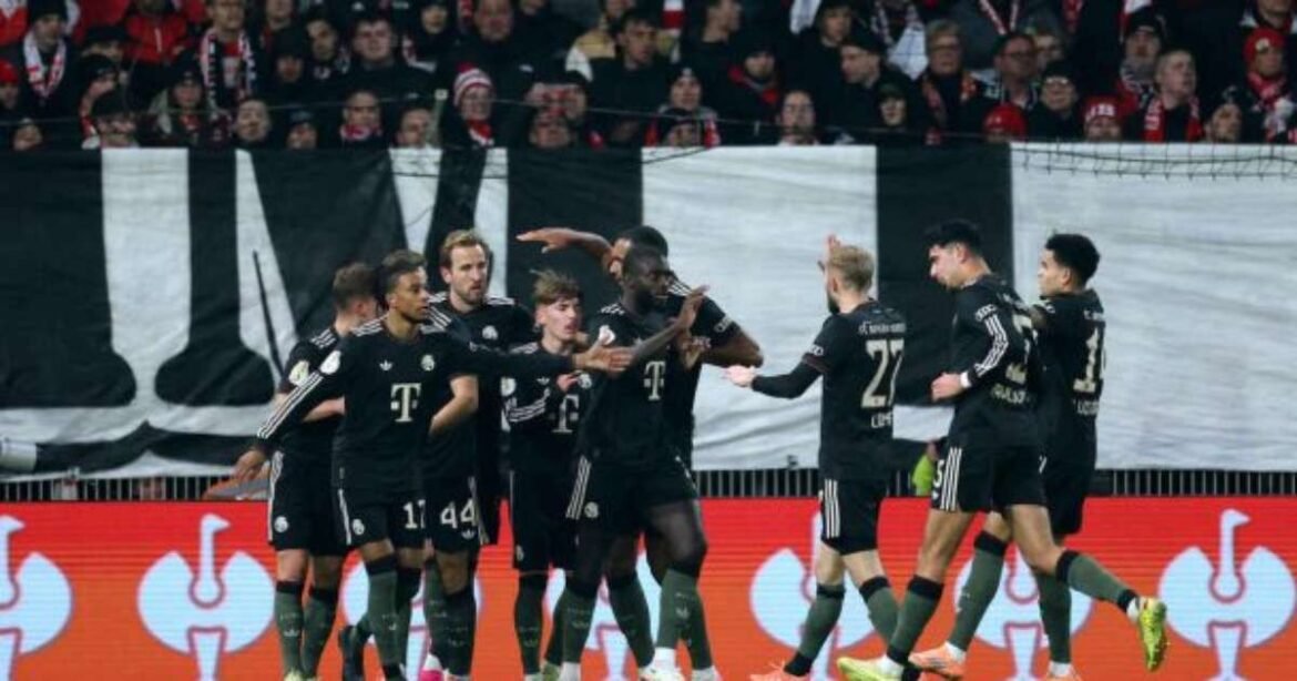 Bayern supera dificuldades e avança na Copa da Alemanha com gols contra de adversários