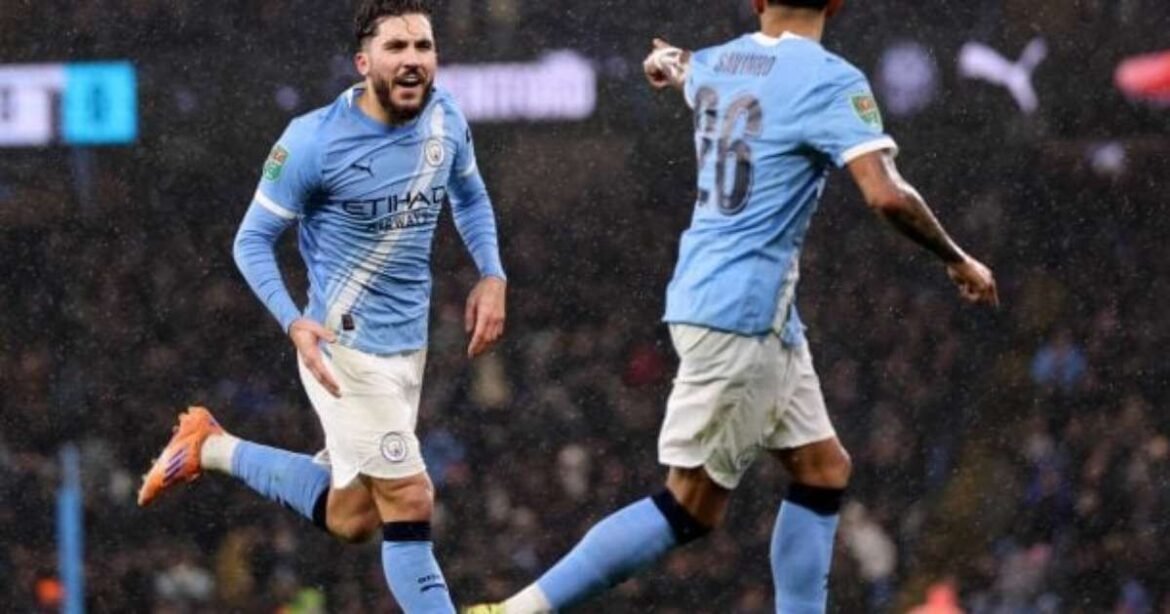 City supera Brentford com gol de Savinho e avança para as semifinais da Copa da Liga Inglesa