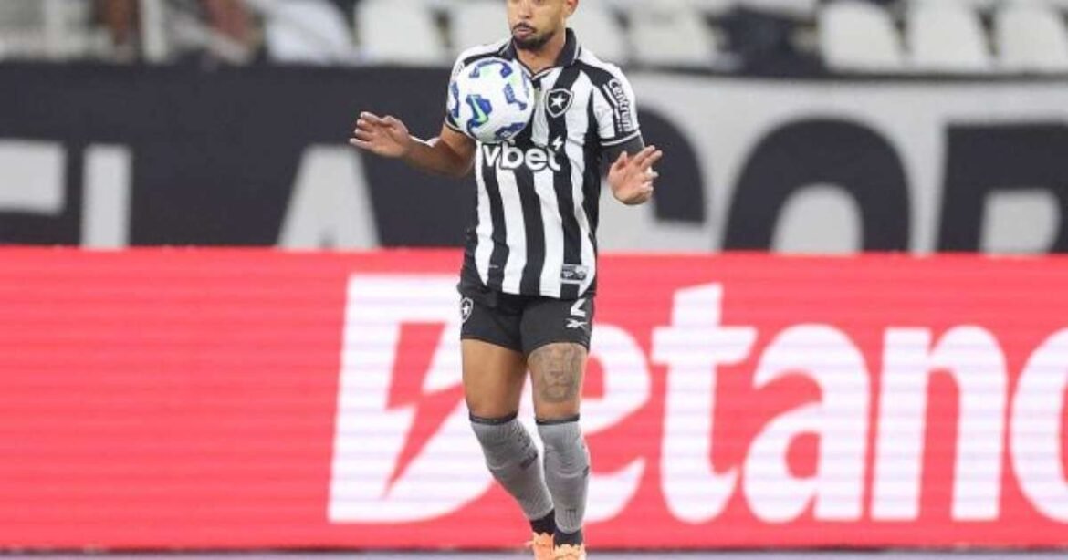 Clubes da Premier League demonstram interesse em Vitinho, jogador do Botafogo