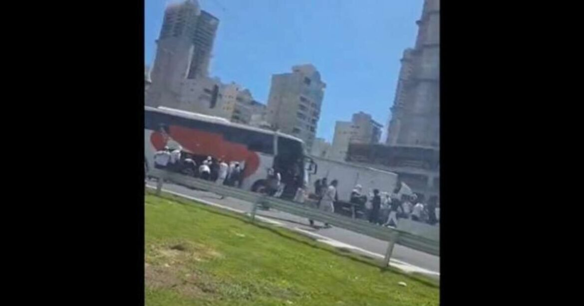 Conflito entre Organizada de Santos e Internacional resulta em bloqueio de rodovia