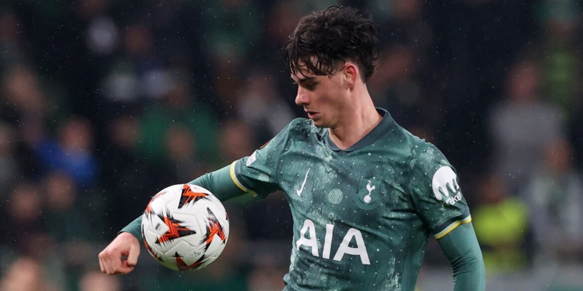 Dezoito meses após deixar o Leeds, estrela de destaque é mais talentosa que Archie Gray