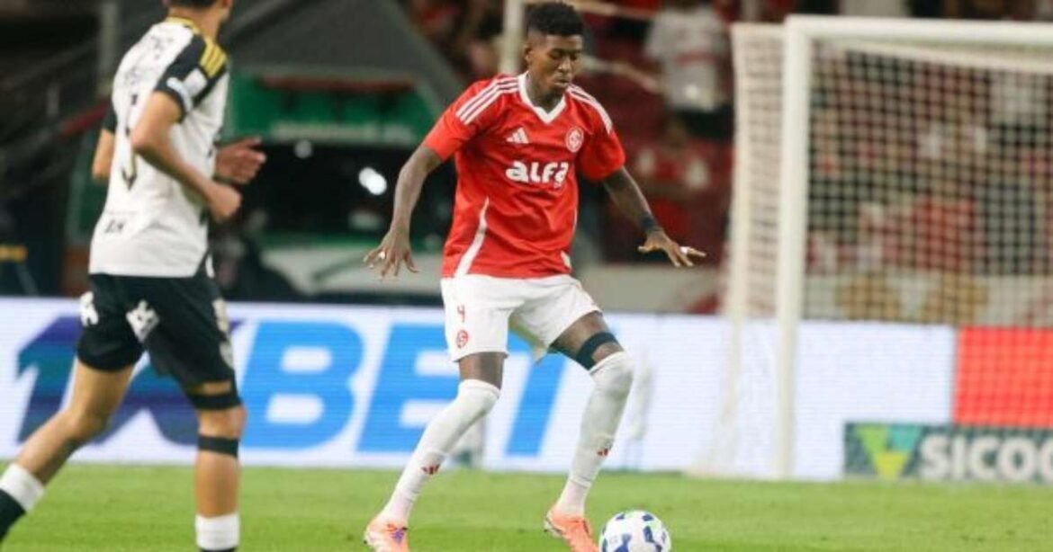 Flamengo persiste na contratação de Vitão, enquanto Internacional mantém posição firme; descubra os detalhes da negociação.