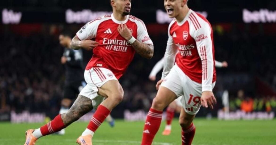 Gabriel Jesus brilha novamente e Arsenal vence o Aston Villa em partida decisiva