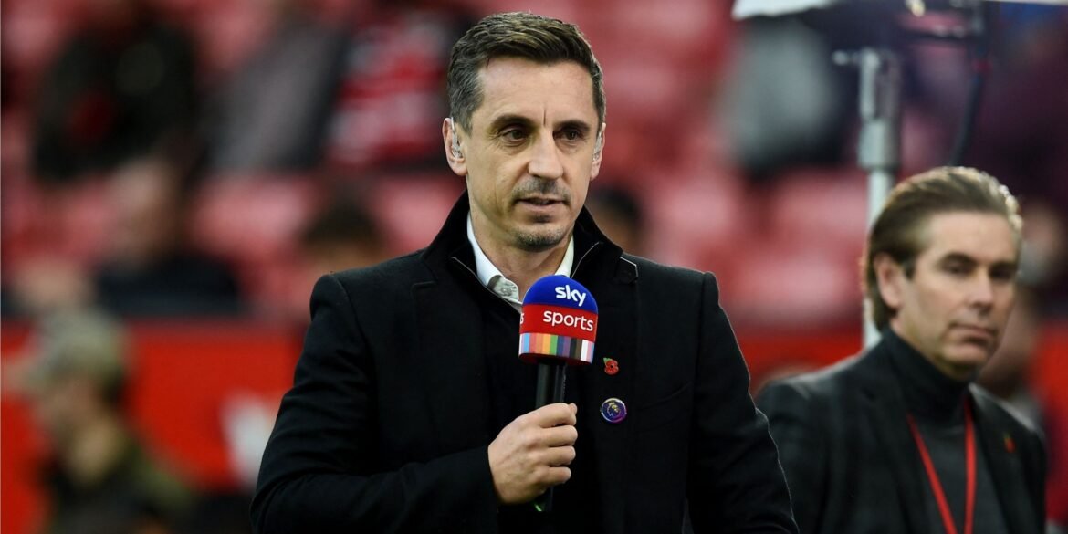Gary Neville critica decisão "estranha" de Ruben Amorim