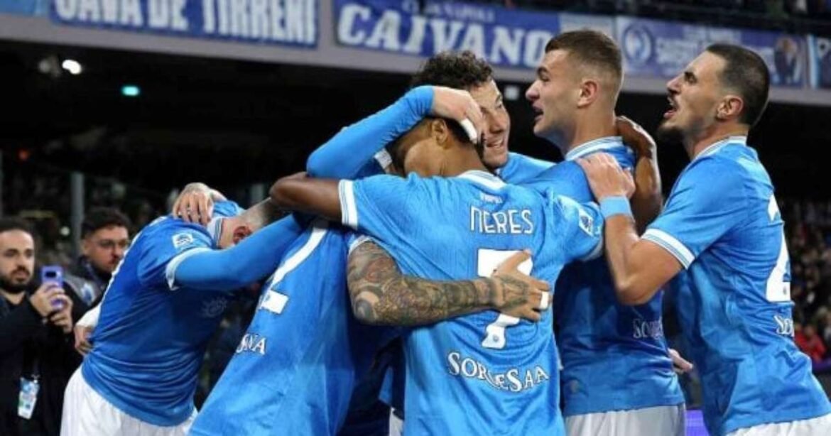 Hojlund brilha com dois gols, Napoli derrota Juventus e retoma a ponta da Série A