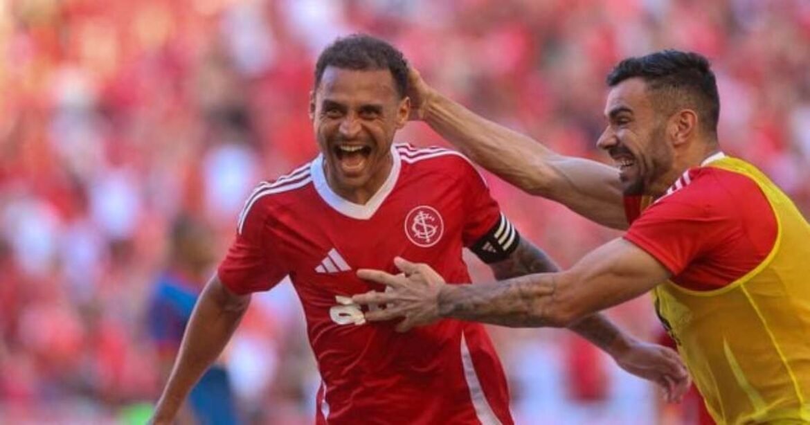 Inter conquista vitória e, com resultados favoráveis, garante permanência na elite do futebol.