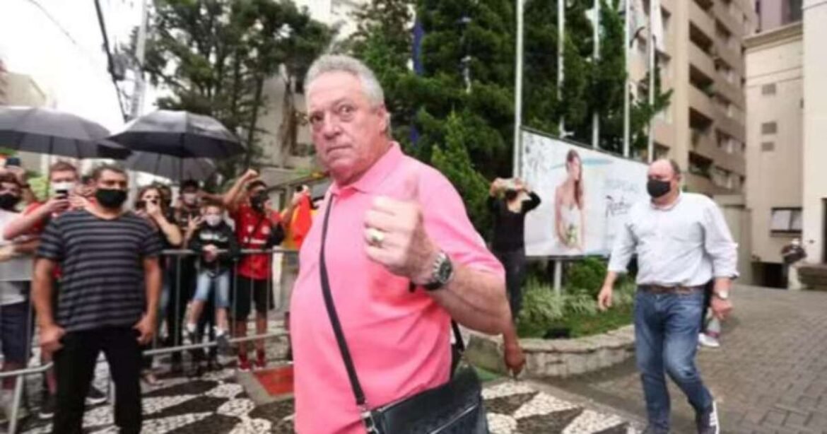 Internacional registra Abel Braga no BID com uniforme rosa após controvérsia