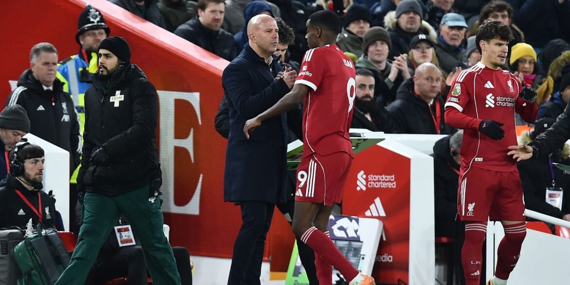 Jamie Carragher critica jogador do Liverpool que não teve "desculpas" contra o Sunderland