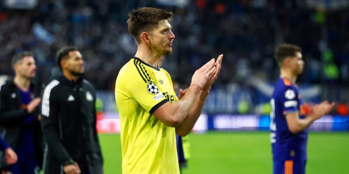 Jogador do Newcastle ficará fora até depois do Natal devido a lesão não diagnosticada anteriormente