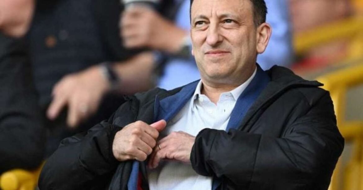 Presidente de clube da Premier League enfrenta denúncias de liderar esquema de apostas ilegais