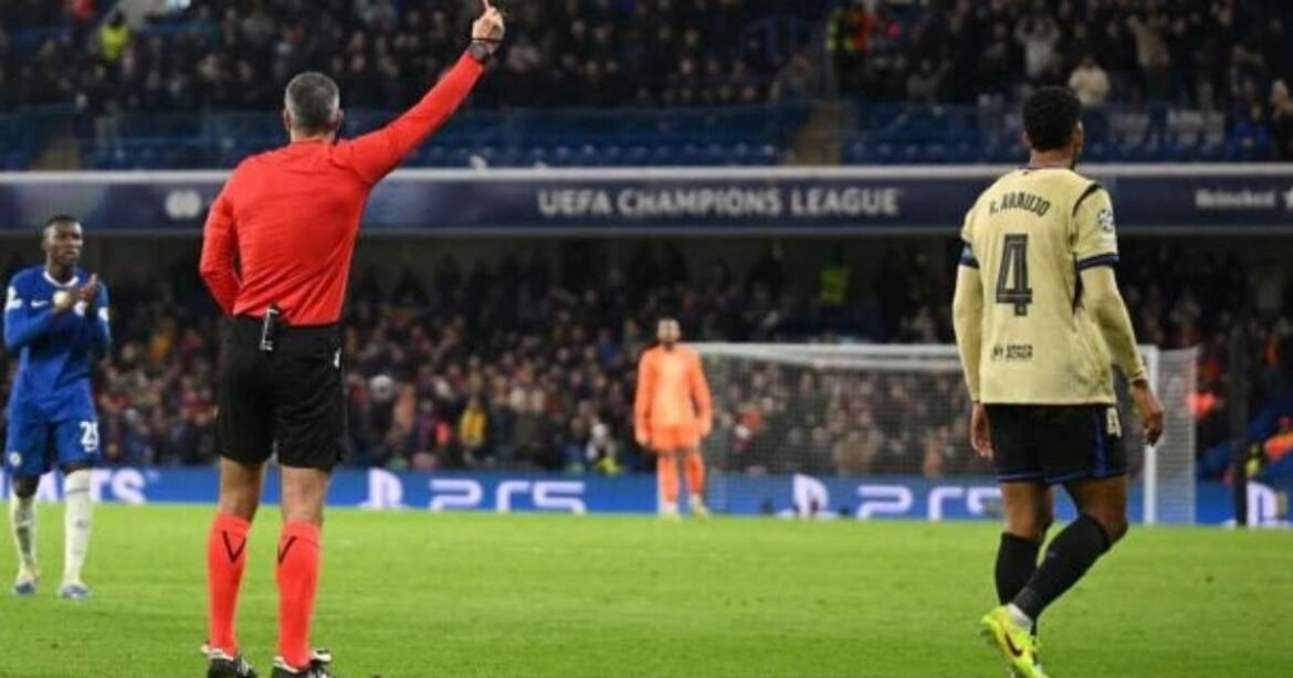 Ronald Araújo solicita licença do Barcelona para priorizar sua saúde mental