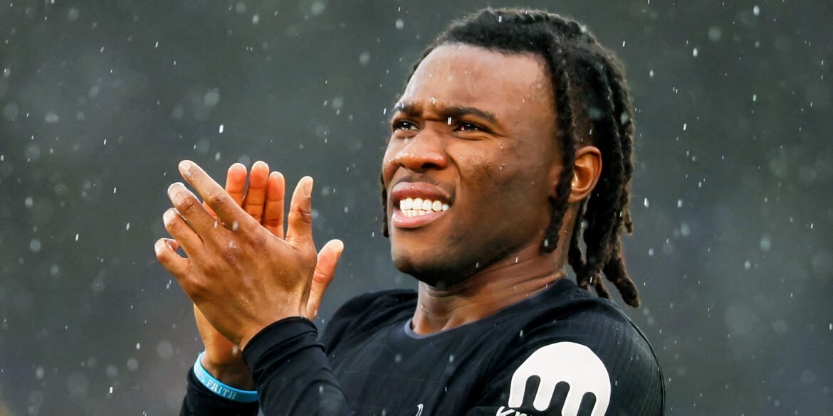 Spurs entram na disputa para contratar o "lateral-esquerdo mais desejado do mundo"