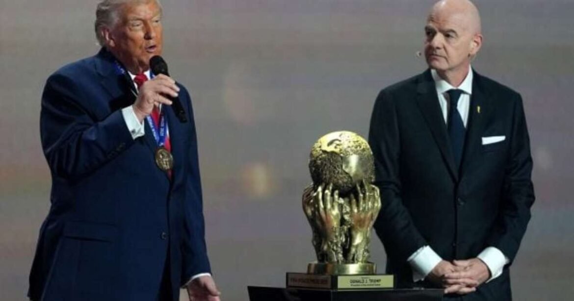 Trump é homenageado com o Prêmio da Paz da FIFA durante o sorteio da Copa do Mundo