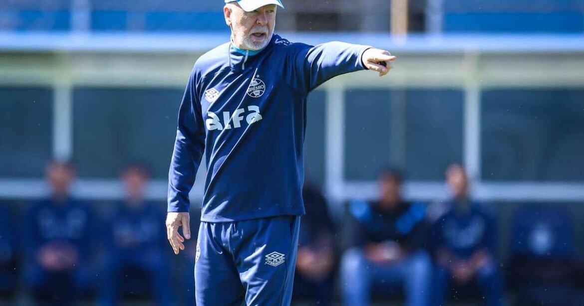 Mano Menezes assume o comando da seleção peruana de futebol