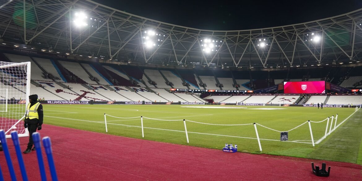 Antonin Kinsky intensifica negociações para transferência ao West Ham, termos pessoais já definidos