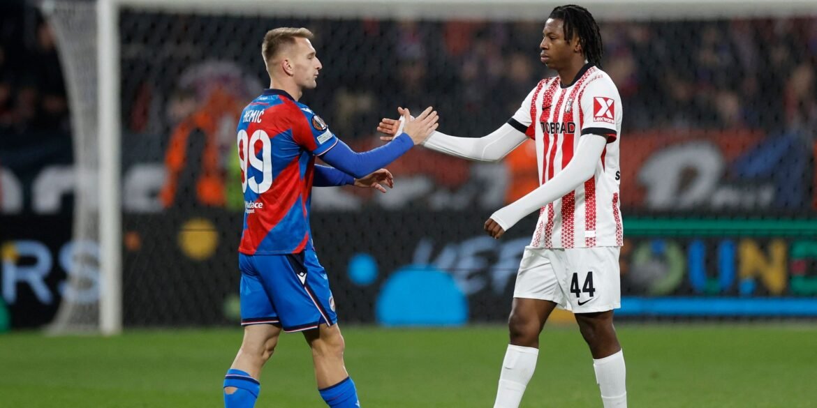 Arsenal demonstra grande interesse em contratar Johan Manzambi, enquanto Freiburg estabelece exigência elevada para a transferência.