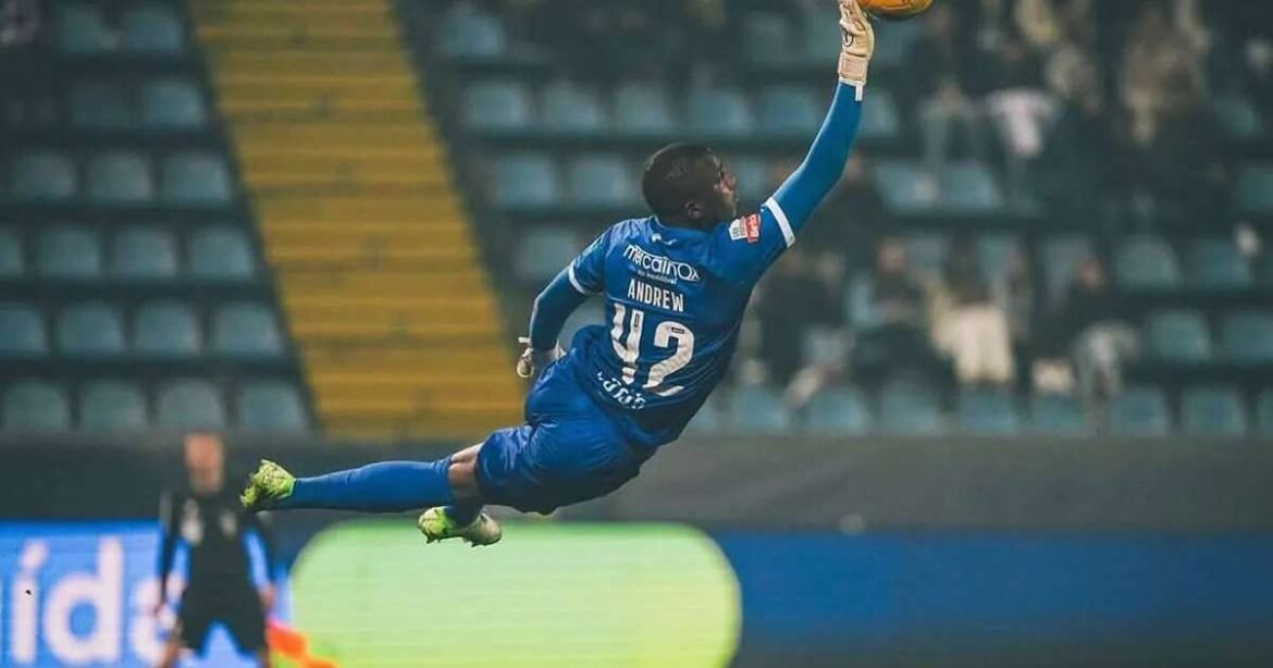 Clube brasileiro fecha acordo preliminar com goleiro para próxima temporada