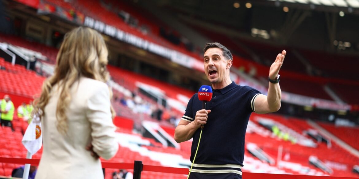 Gary Neville ficou impressionado com o desempenho do "sensacional" jogador
