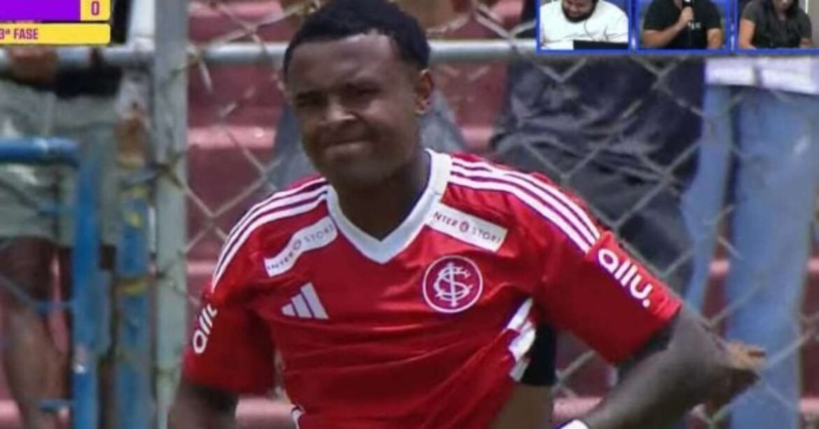 Internacional empata no último minuto e avança na Copinha após disputa de pênaltis