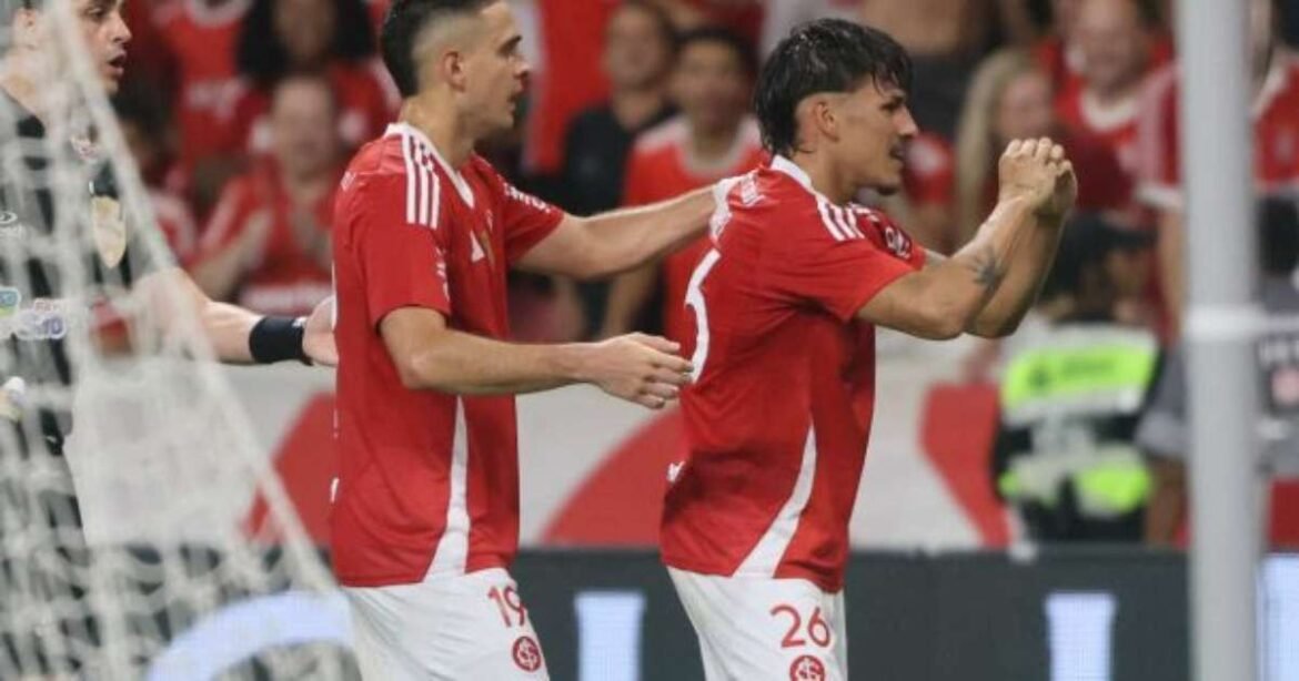Internacional vence Grêmio de virada no primeiro Gre-Nal da temporada