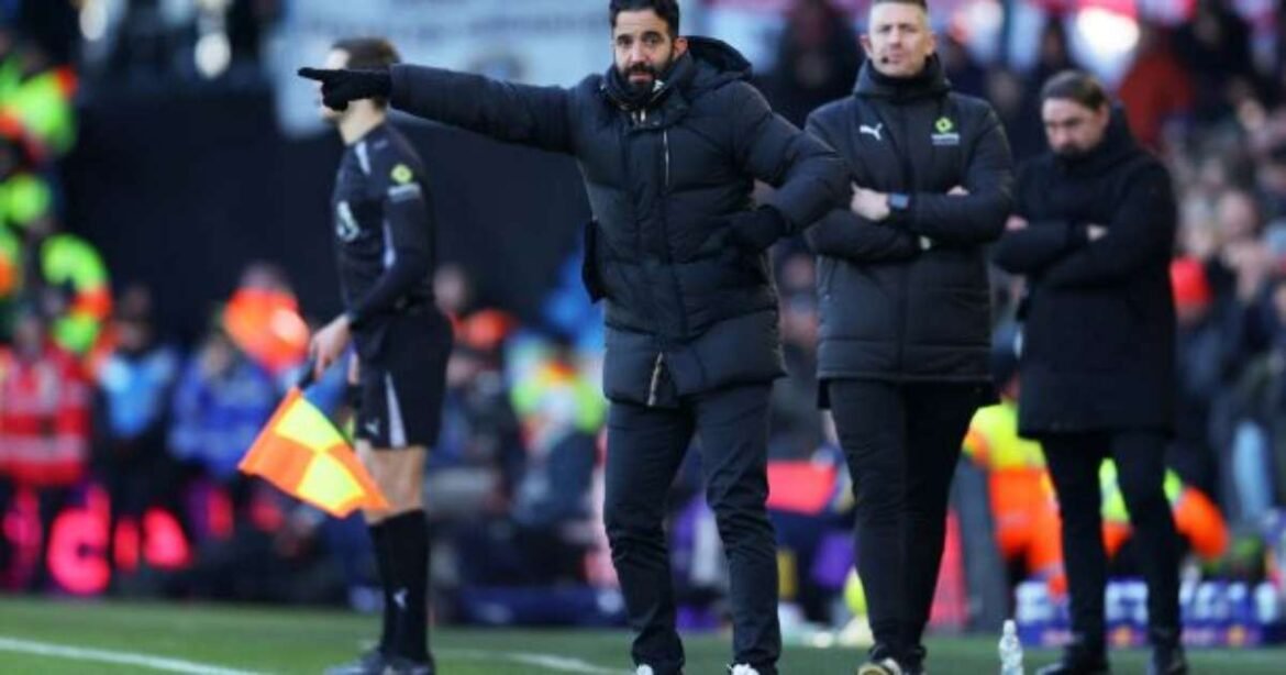 Manchester United dispensa Ruben Amorim após um ano e dois meses no comando técnico