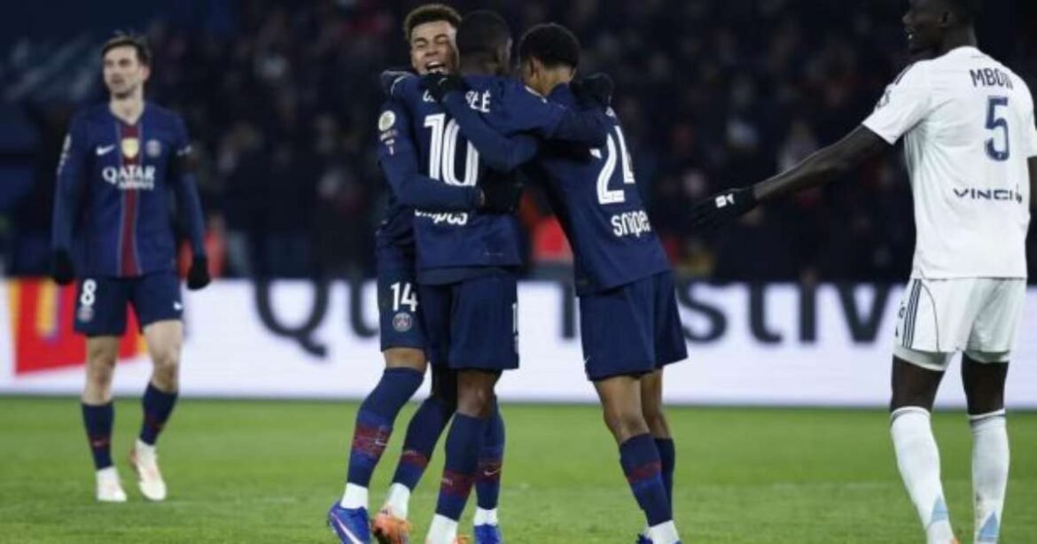 PSG vence Paris FC e se mantém na disputa pelo título com o líder Lens no Campeonato Francês