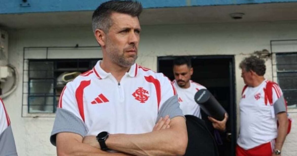Pezzolano destaca dedicação dos atletas no Gre-Nal: "São verdadeiros guerreiros"
