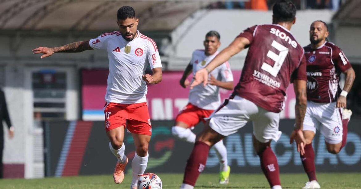 Pezzolano valoriza a juventude e define o rumo do Internacional para a nova temporada