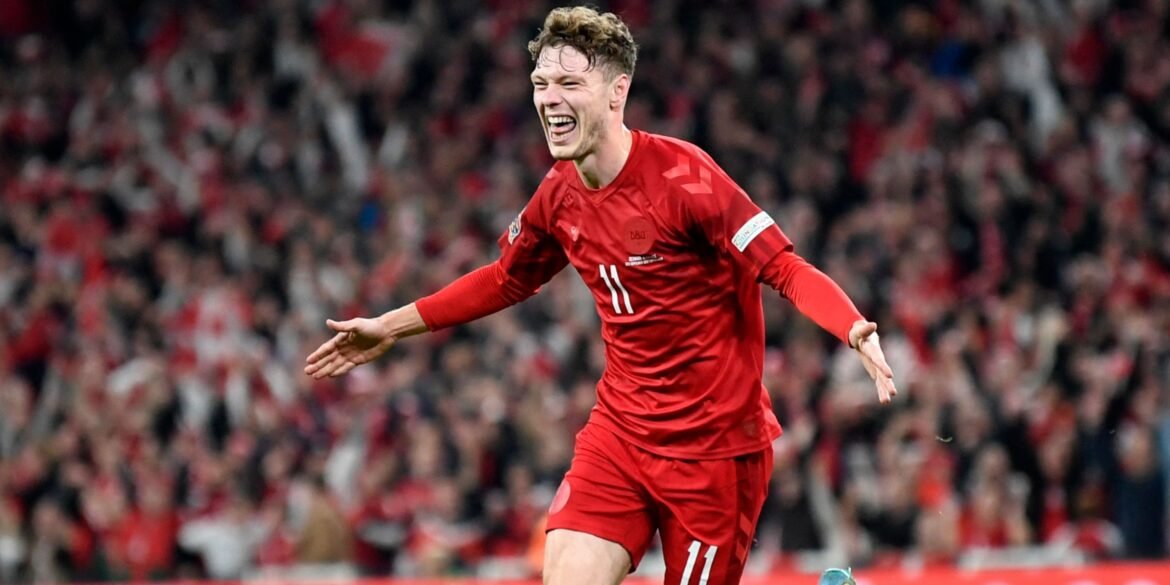 Rangers fecham contratação de Andreas Skov Olsen enquanto atacante se desloca para exames médicos