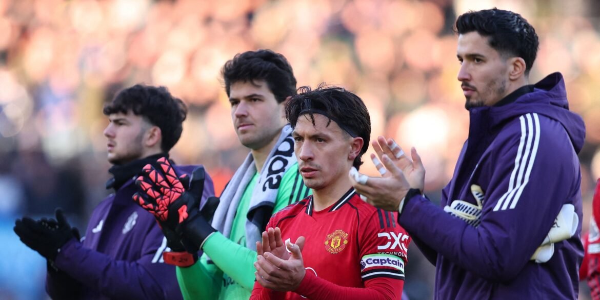 Rio Ferdinand elogia Senne Lammens por sua "tranquilidade e compostura" após empate em Leeds