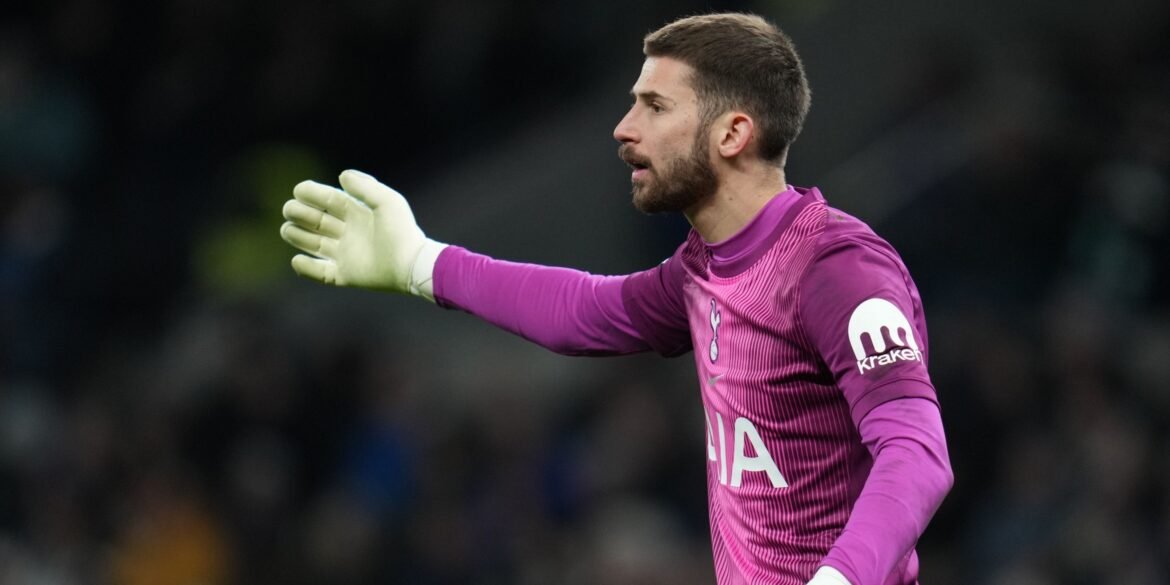Tottenham pode buscar a contratação do goleiro francês Mike Maignan como alternativa a Vicario.