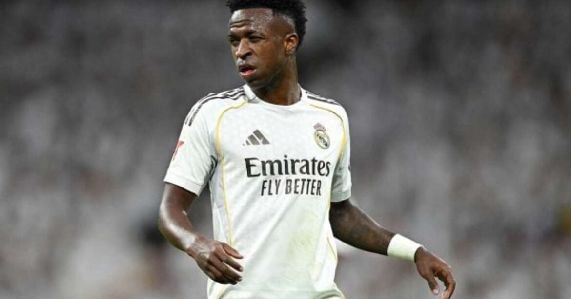 Vini Jr. Enfrenta Novas Vaias da Torcida do Real Madrid, Mas Recebe Apoio de Xabi Alonso