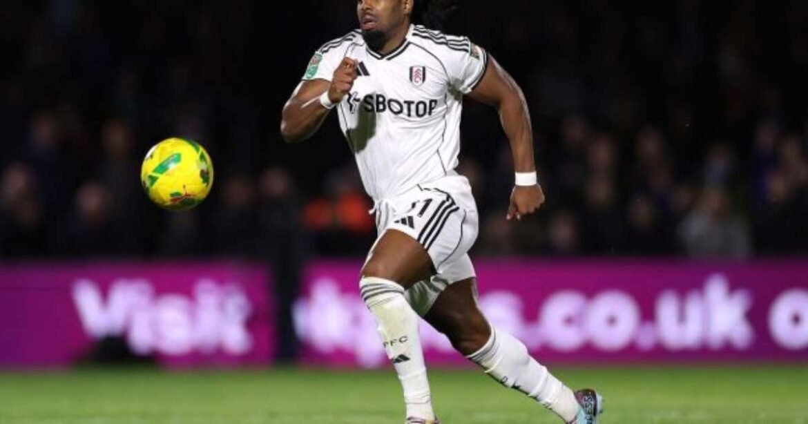 West Ham contrata ex-jogador do Barcelona visando possível saída de Paquetá