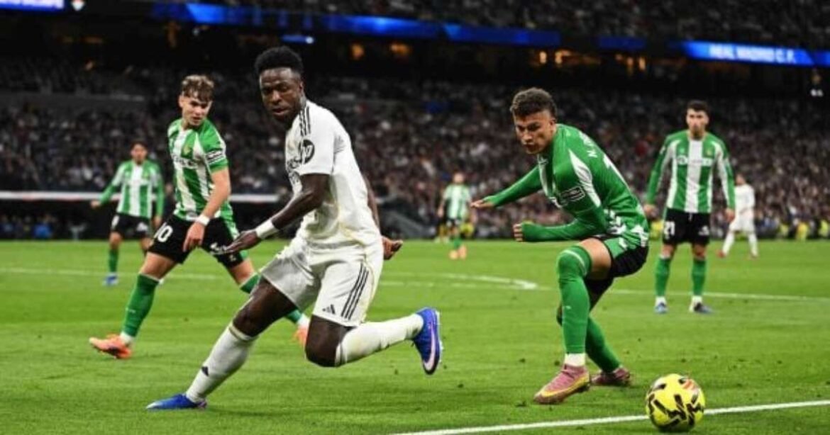 Xabi Alonso se pronuncia sobre críticas a Vini Jr após derrota do Real Madrid