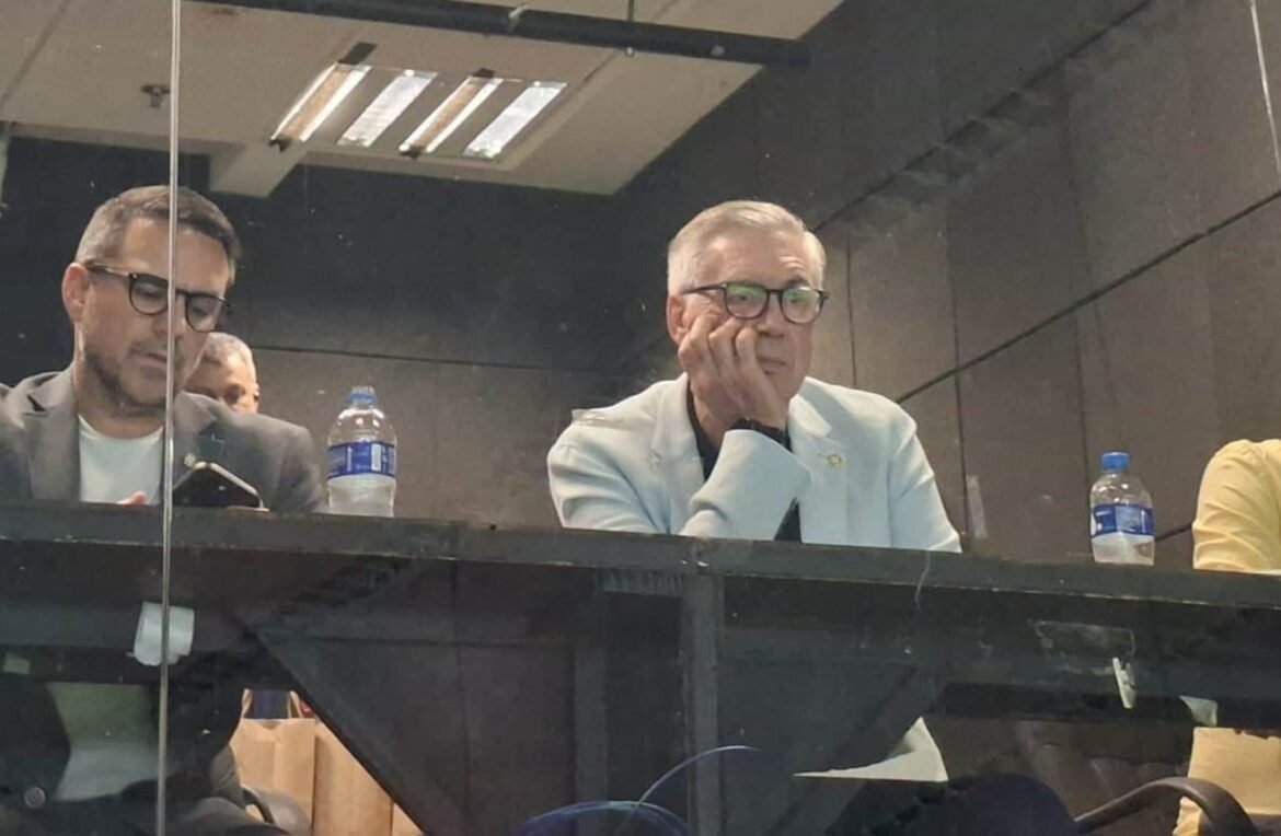 Ancelotti visita o Maracanã e assiste ao duelo entre Fluminense e Botafogo
